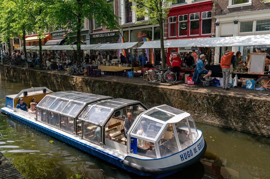 Delft: Canal Cruise with Guided Commentary - Booking advice and practical details