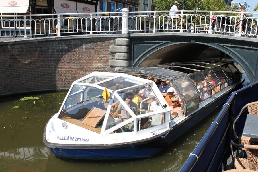 Delft: Canal Cruise with Guided Commentary - Setting off from Koornmarkt 113