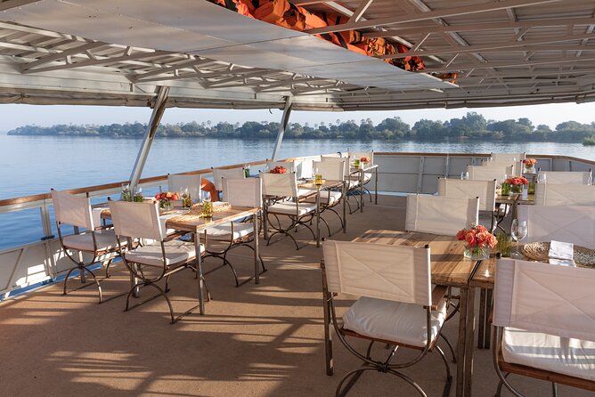 Dinner Cruise on the Zambezi River - The Zambezi River provides the evening’s scenery