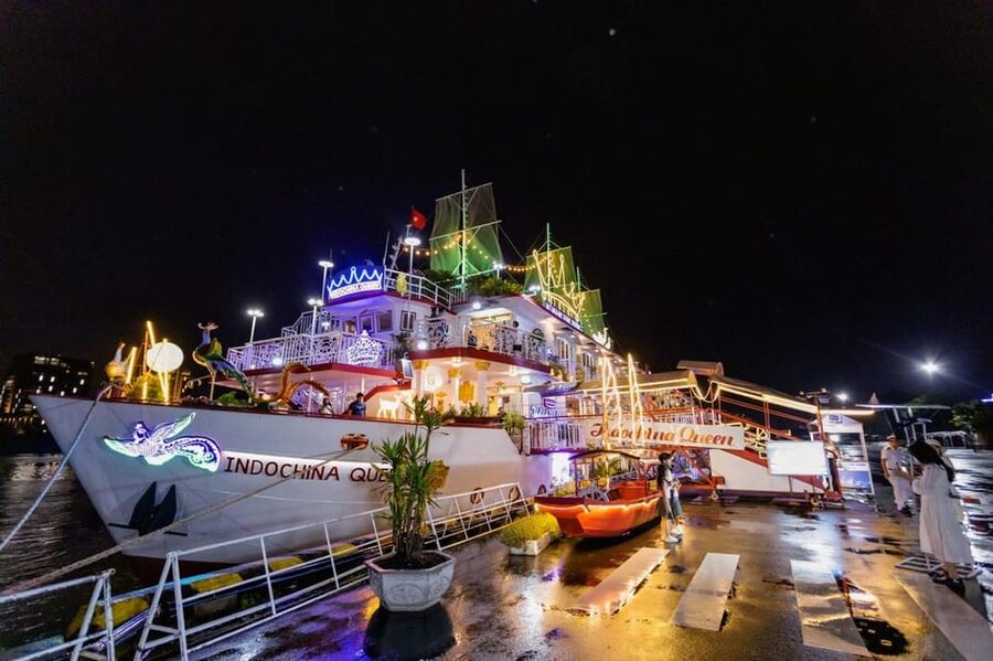 Dinner on Cruise on Saigon River - The first city views from the river