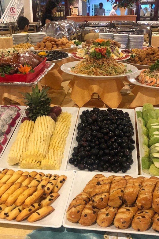 Dinner on Cruise Saigon River - Group tour - Boarding the boat and settling in