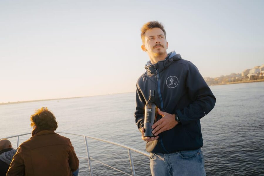 Douro River Cruise with Cheese & Tonic Porto in a Sailboat - Cais de Gaia and the Port wine connection