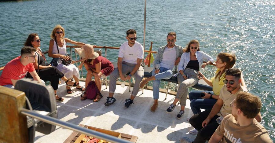 Douro River: Party Boat Tour - What kind of outing is this?