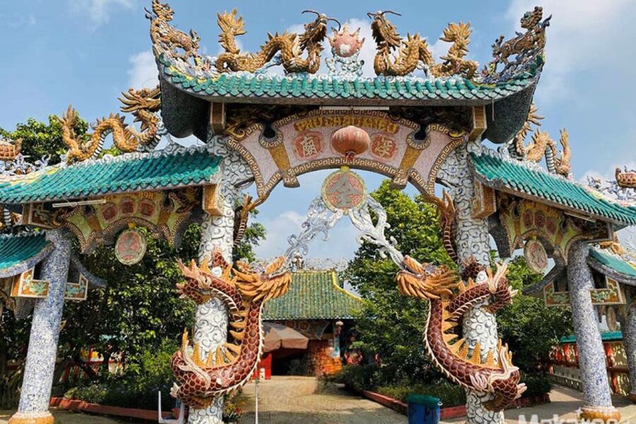 Dragon Floating Temple & Simulate Mekong Island by SpeedBoat - Arriving at Phu Chau Floating Temple