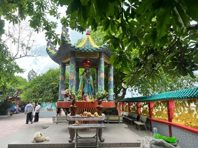 Dragon Floating Temple & Simulate Mekong Island by SpeedBoat - What the boat size means for your experience
