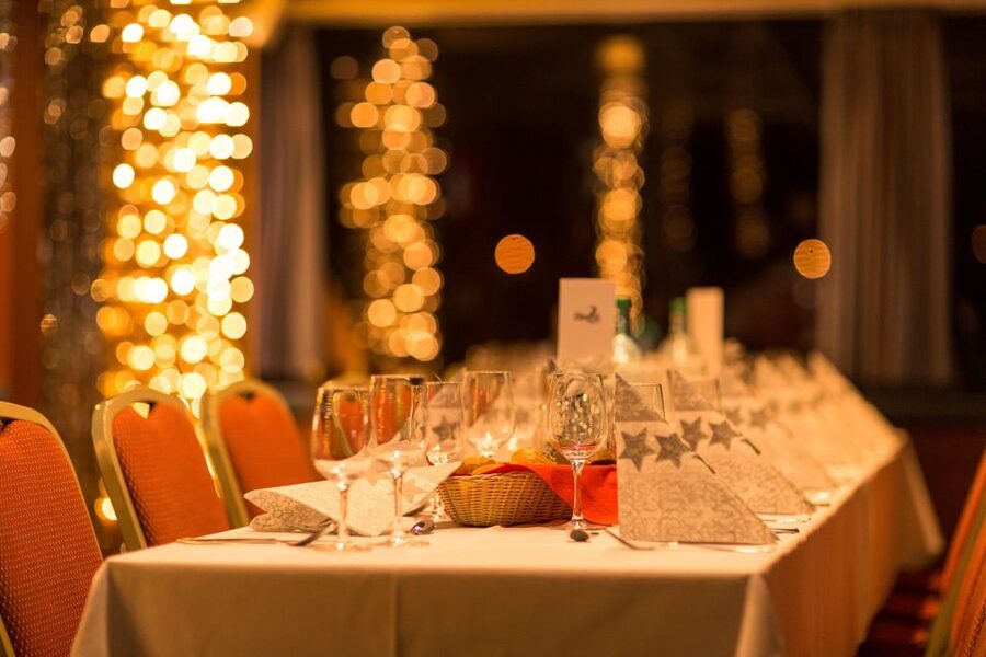 Dresden: Christmas Lunch - festive river cruise - The festive ship and onboard setting