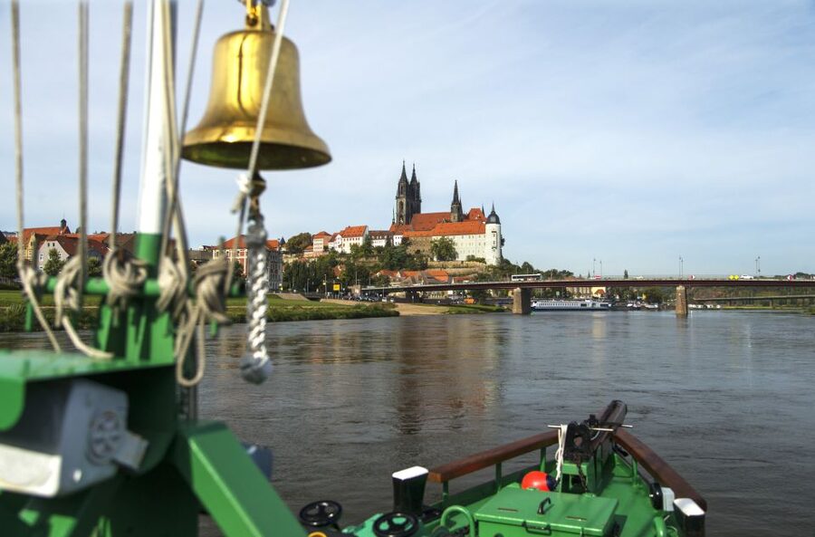 Dresden: Elbe River Cruise to Meissen - Arriving in Meissen beneath the castle hill