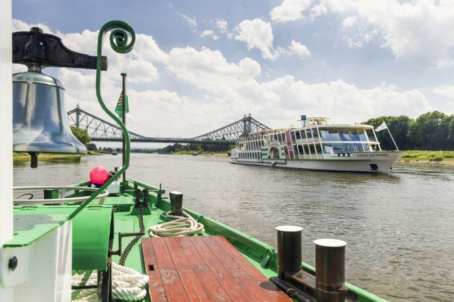Dresden: River Sightseeing Boat Cruise - The Loschwitz Villa Quarter and Blue Wonder