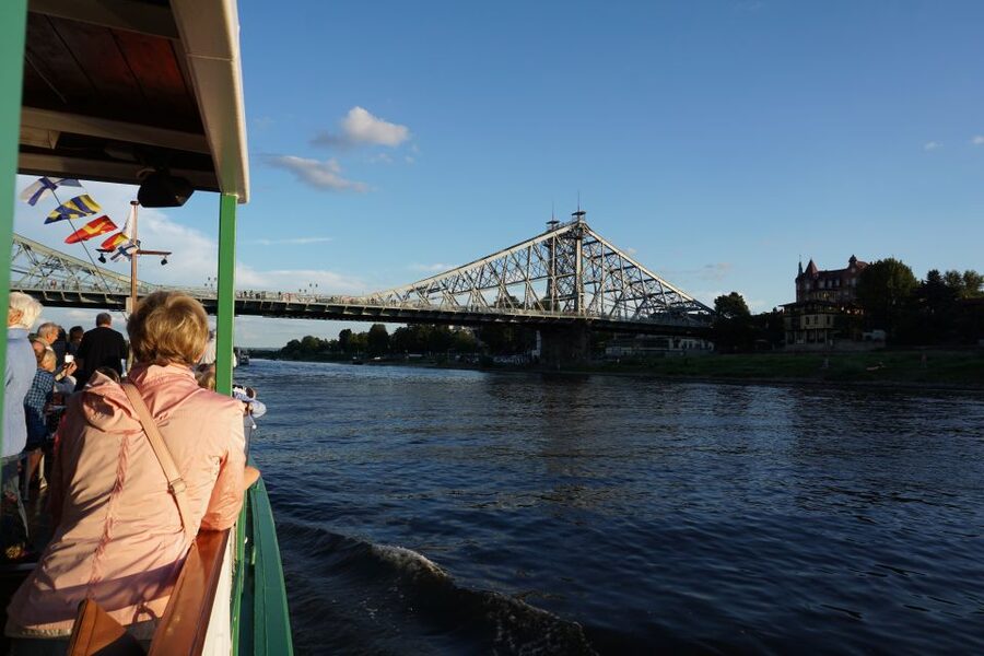 Dresden: River Sightseeing Boat Cruise - Food, coffee, wine, and table service