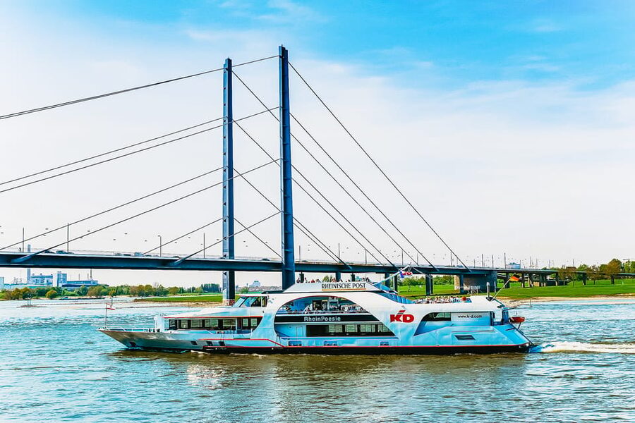 Düsseldorf: City Sightseeing Cruise on the Rhine - The best place to sit: upper deck or inside?