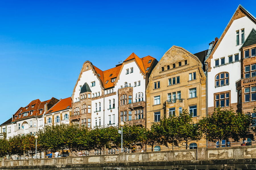 Düsseldorf: City Sightseeing Cruise on the Rhine - Snacks, drinks, and the onboard bar