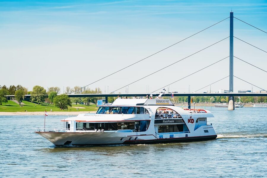 Düsseldorf: City Sightseeing Cruise on the Rhine - When the cruise works best