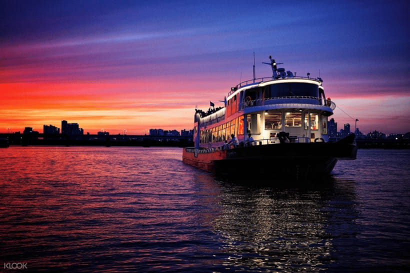 Eland Han River Cruise & Ashley Marine Buffet - Bridges, stadiums, and the changing view