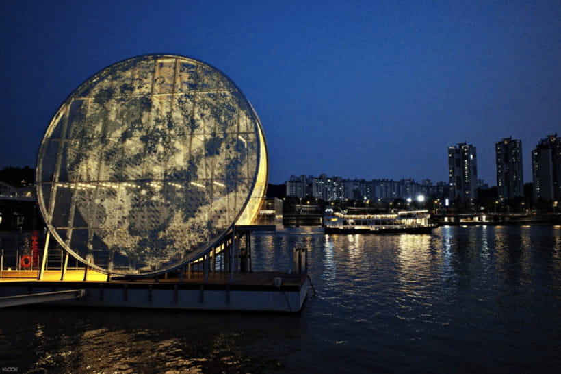 Eland Han River Cruise & Ashley Marine Buffet - Live music and the mood on board