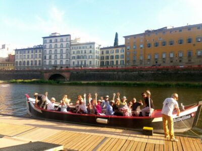 Florence: Authentic Barchetto River Cruise with Wine & Guide