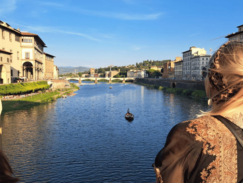 Florence: Authentic Barchetto River Cruise with Wine & Guide - Passing the Uffizi and the Vasari Corridor