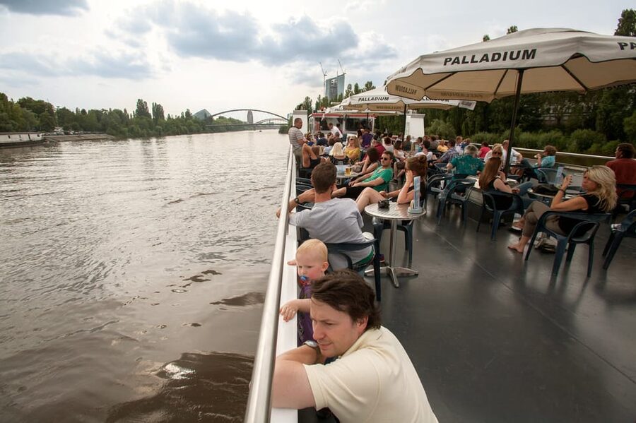 Frankfurt: 1-Hour Panorama Boat Cruise on the river Main - How the German and English commentary works