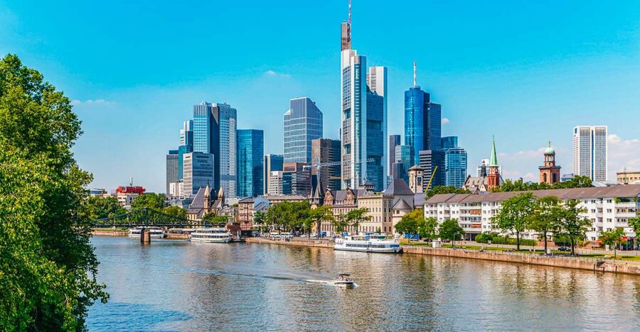 Frankfurt: River Main Sightseeing Cruise with Commentary - Eiserner Steg and the start of the ride