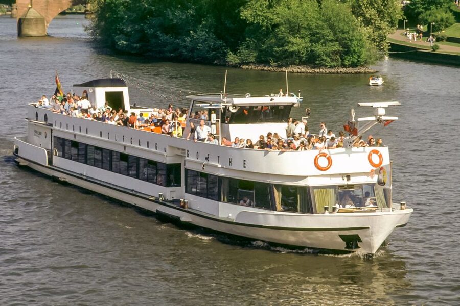 Frankfurt: River Main Sightseeing Cruise with Commentary - Heading west toward Griesheim