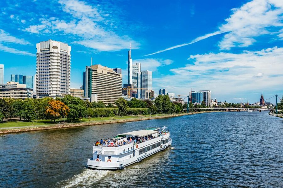 Frankfurt: River Main Sightseeing Cruise with Commentary - The recorded commentary: useful, but seat-dependent