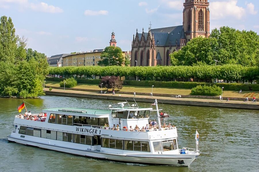 Frankfurt: River Main Sightseeing Cruise with Commentary - Choosing between 50 and 100 minutes