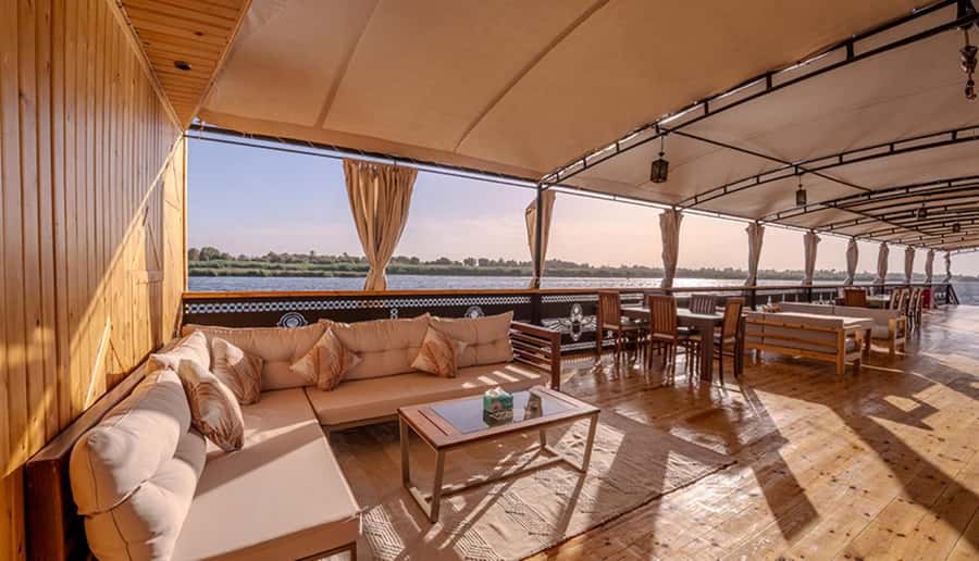 From Aswan: 2-Nights boutique Dahabiya Nile Cruise to Luxor - Swimming and the riverbank evening