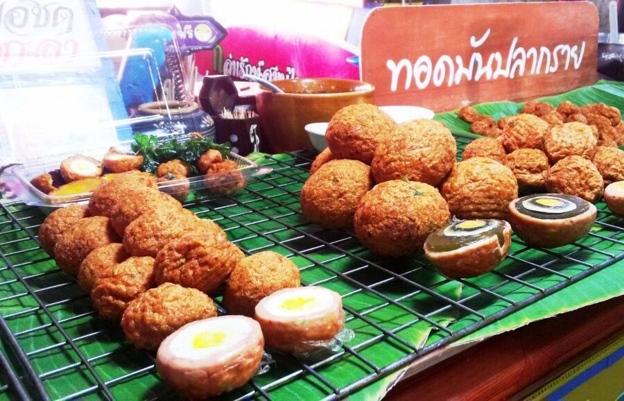 From Bangkok: Chachoengsao Tour and Bang Pakong River Cruise - Palm Juice at Muban Namtan Sot