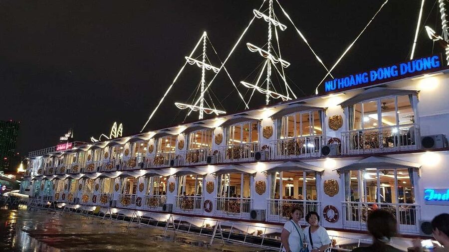 From Ho Chi Minh: Private Dinner Cruise on Saigon River Tour - Leaving District 1 for the river