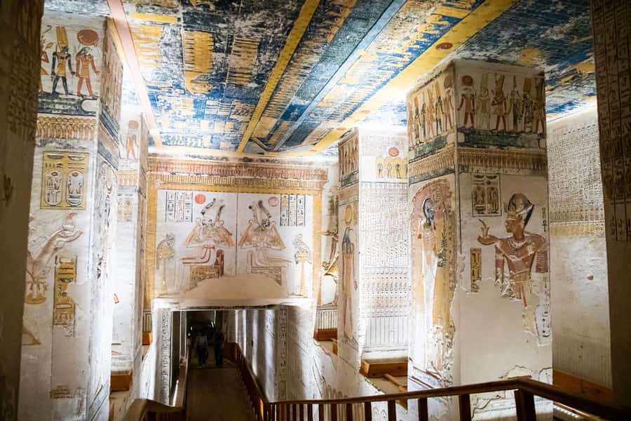 From Luxor: 3-Night Nile Cruise to Aswan and Hot Air Balloon - Day 3: Edfu and Kom Ombo by river