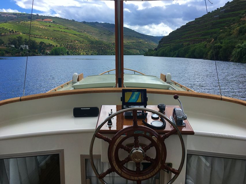 From Pinhão: Private Yacht Cruise along the Douro River - The boat: comfort instead of a basic river launch