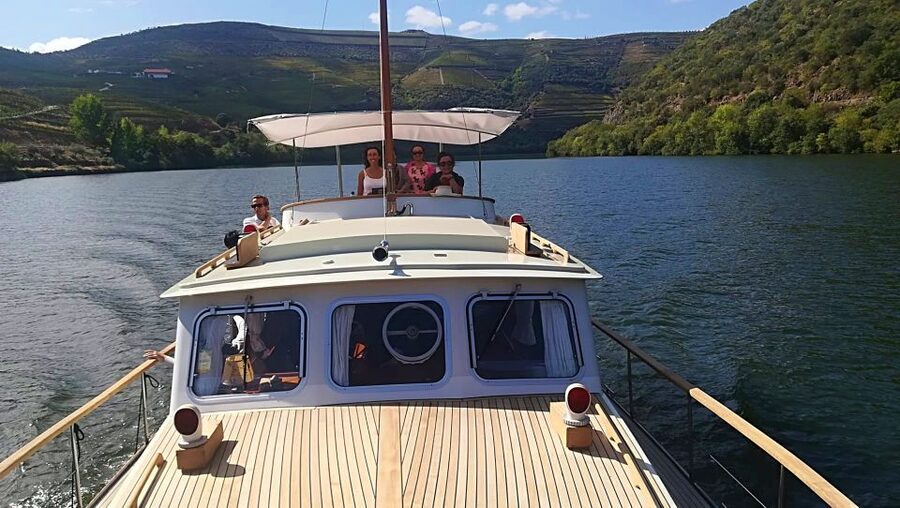From Pinhão: Private Yacht Cruise along the Douro River - Meeting at Ânima Durius in Pinhão