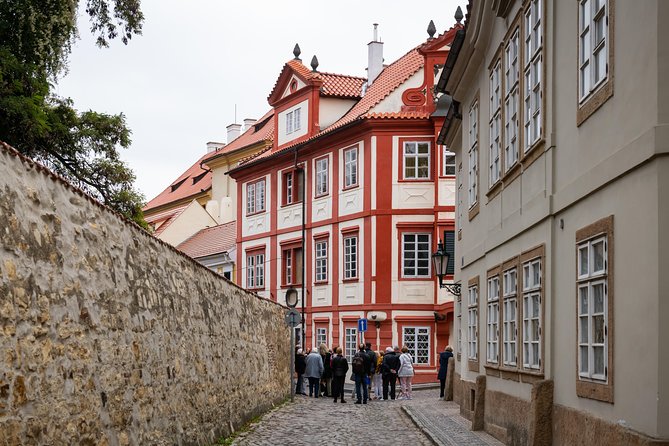 Full-Day Prague Tour with Prague Castle, Lunch and Vltava Cruise - St. Vitus Cathedral and the descent to Lesser Town
