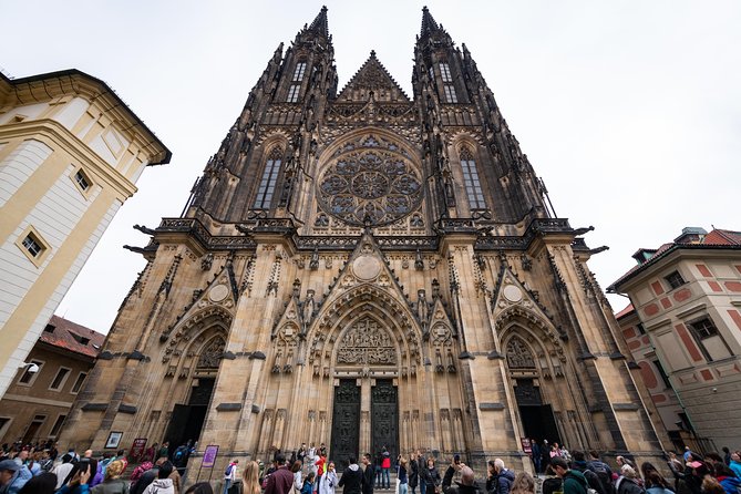 Full-Day Prague Tour with Prague Castle, Lunch and Vltava Cruise - Jewish Quarter and Pařížská Street