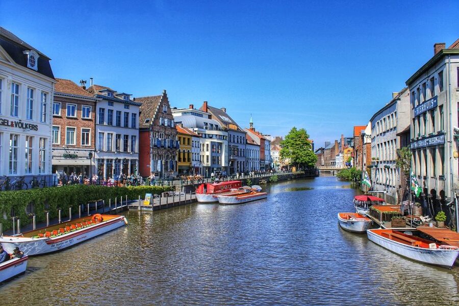 Ghent: Guided Walking Tour and Canal Boat Trip - From Graslei to the old trading quays