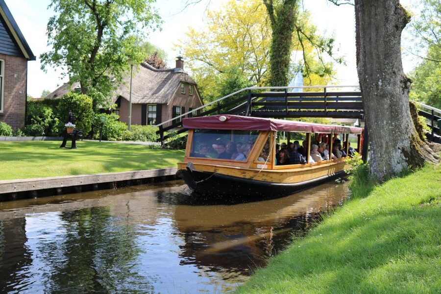 Giethoorn: Village & National Park Canal Cruise with Coffee - What makes this cruise worth your hour