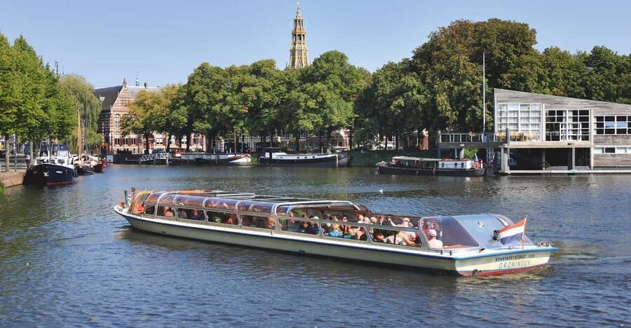Groningen: City Canal Cruise - A calm first look at Groningen from the canals