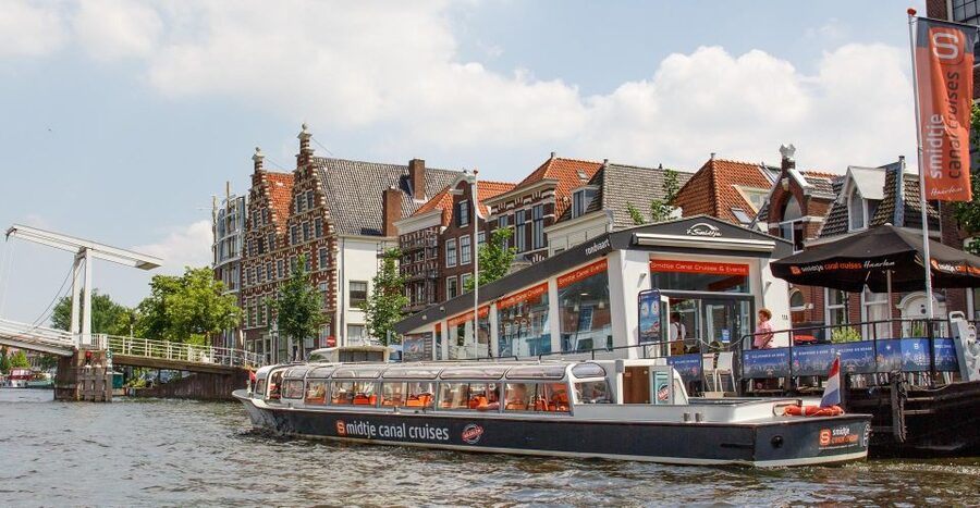 Haarlem: Sightseeing Canal Cruise through the City Center - Windmill De Adriaan from a rare angle
