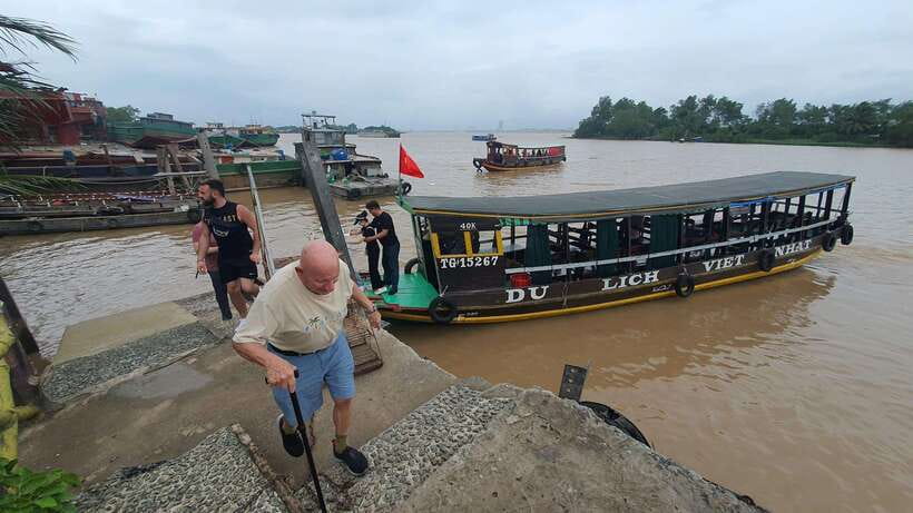 HCM: Mekong Delta Islands Boat & Tuk-Tuk Tour with Tastings - Bánh Khọt, fruit, and the Vietnamese lunch