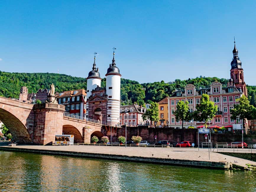 Heidelberg: Neckar River Sightseeing Boat Tour with Drink - First views: Heidelberg’s riverfront in about 15 minutes