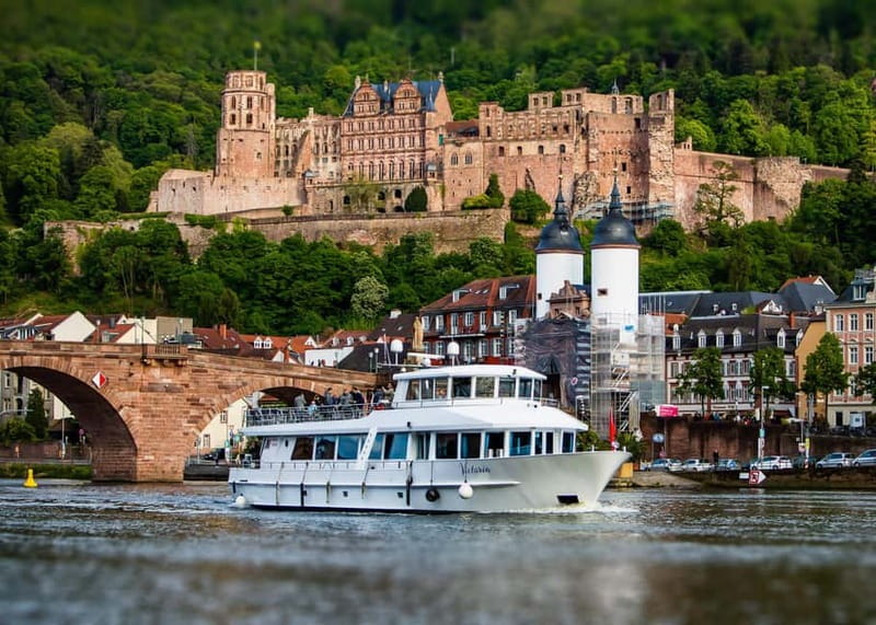 Heidelberg: Neckar River Sightseeing Boat Tour with Drink - Passing under the Old Bridge