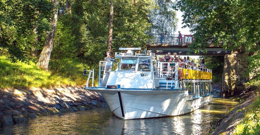 Helsinki: Sightseeing Canal Cruise with Audio Commentary - Suomenlinna and the southern shore