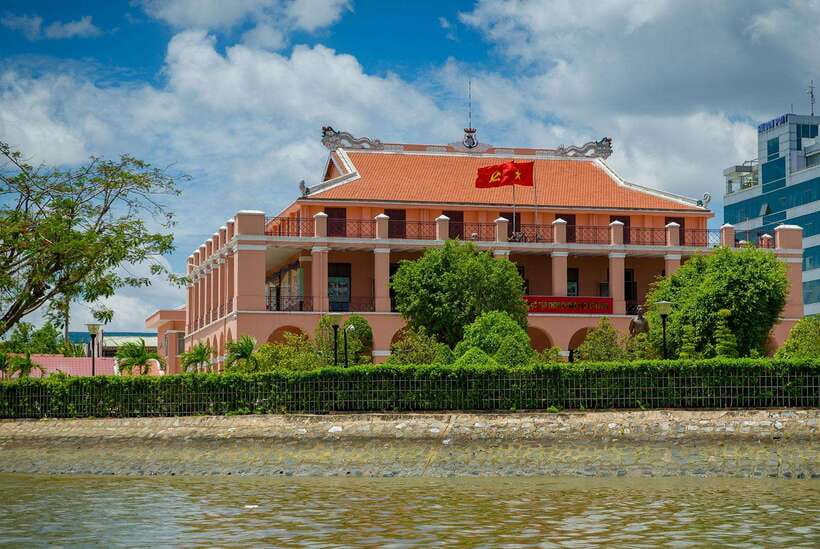 Ho Chi Minh City: Saigon River Boutique Cruise - Mong Bridge and Dragon Wharf