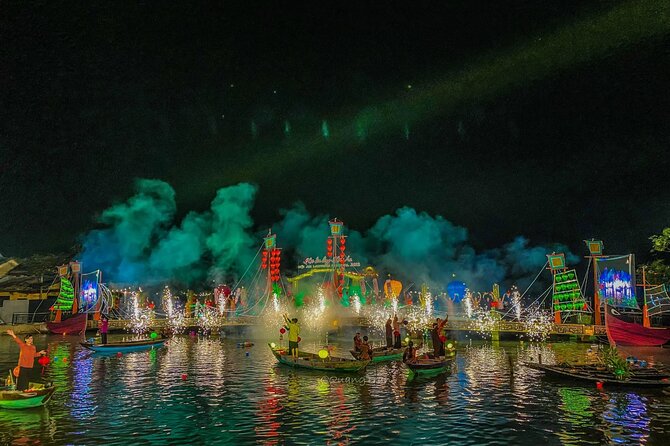 Hoai River Boat Trip by Night with Release Lantern - The crowd factor at 19:00 to 20:00