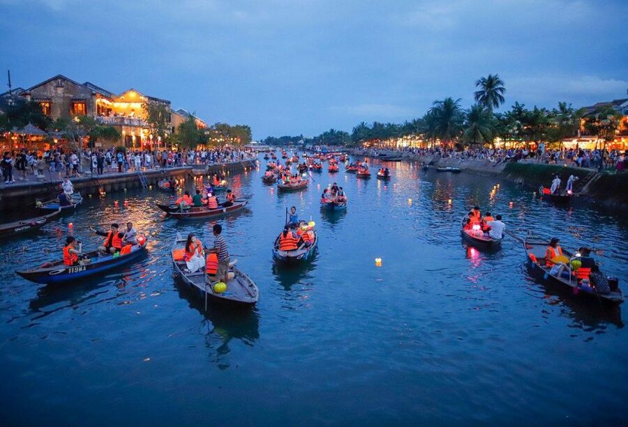 Hoi An : Hoai River Boat Trip by Night and Floating Lantern - Boarding a private wooden boat
