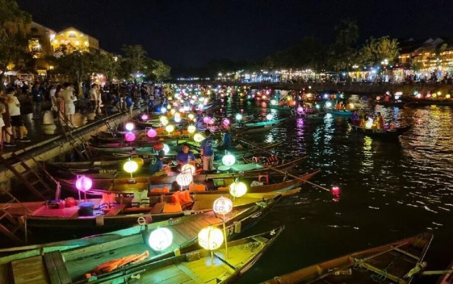 Hoi An : Hoai River Boat Trip by Night and Floating Lantern - How much value do you get for $8?