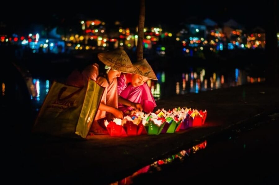 Hoi An: Hoai River Night Boat Trip and Floating Lantern - Is $10 a fair price for 15 minutes?