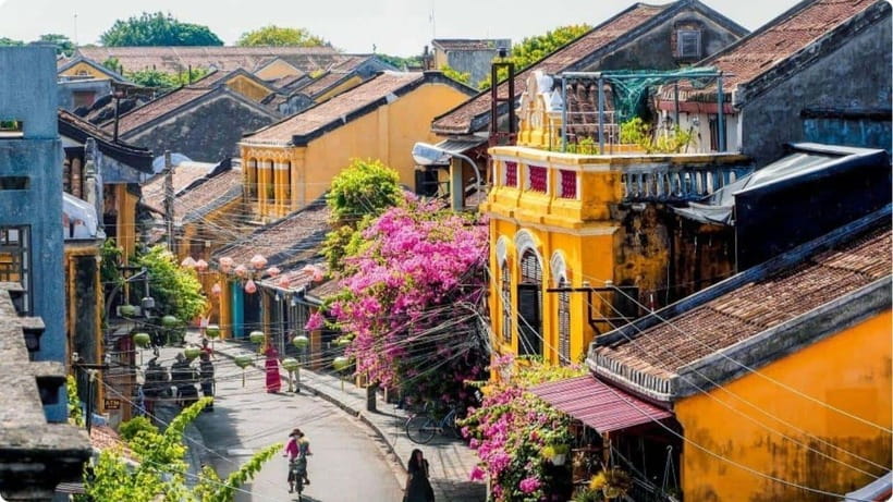 Hoi An: River Lantern Boat Experience with Free 5G eSIM - Herbal tea and a small local touch