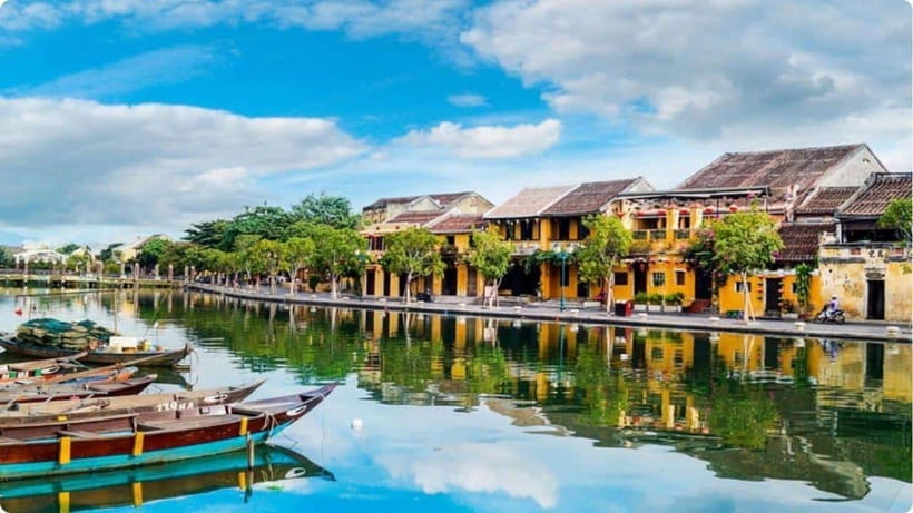 Hoi An: River Lantern Boat Experience with Free 5G eSIM - Busy festivals, rainy weather, and timing