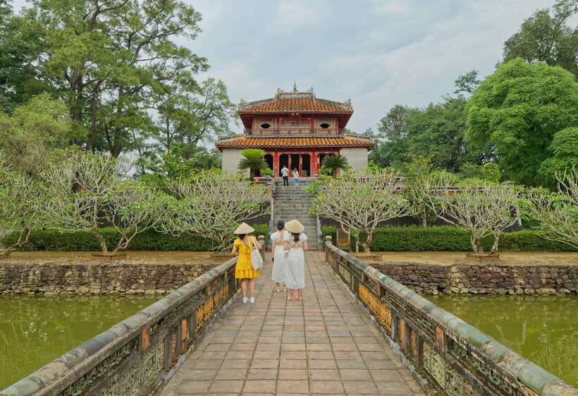 Hue: Dragon Boat, Perfume River, Pagoda & Royal Tomb Tour - Tu Duc’s quiet retreat and garden setting