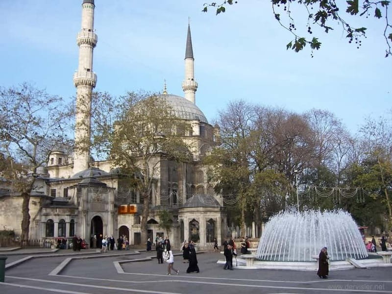 Istanbul: Bosphorus Cruise, Golden Horn, & Pierre Loti Hill - Turkish sweets and a short shopping stop